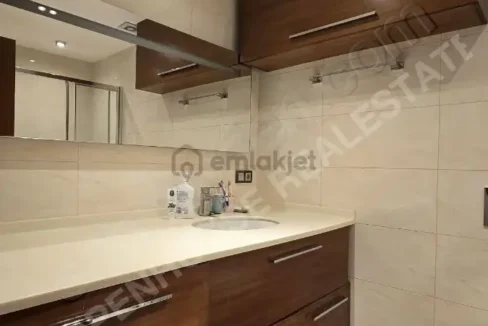 Göktürk İz Evler Sitesi'nde Ara Kat Çift Cephe 2+1 Satılık Daire