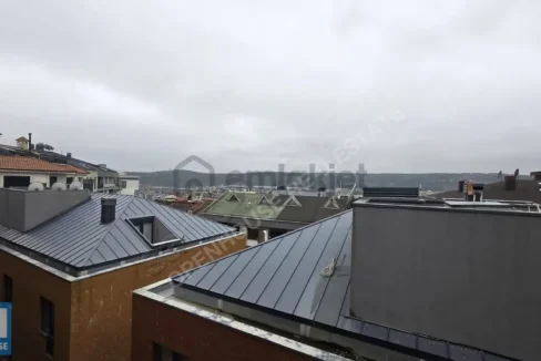 Göktürk İz Evler Sitesi'nde Ara Kat Çift Cephe 2+1 Satılık Daire