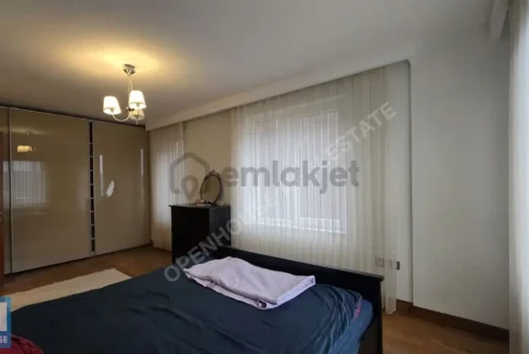 Göktürk İz Evler Sitesi'nde Ara Kat Çift Cephe 2+1 Satılık Daire