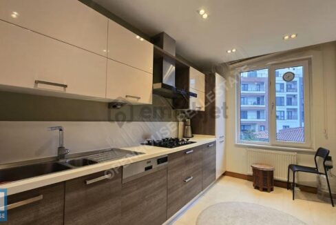 Göktürk İz Evler Sitesi'nde Ara Kat Çift Cephe 2+1 Satılık Daire