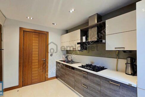 Göktürk İz Evler Sitesi'nde Ara Kat Çift Cephe 2+1 Satılık Daire