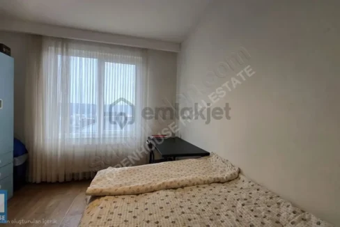Göktürk İz Evler Sitesi'nde Ara Kat Çift Cephe 2+1 Satılık Daire