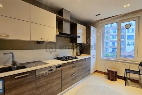 Göktürk İz Evler Sitesi'nde Ara Kat Çift Cephe 2+1 Satılık Daire