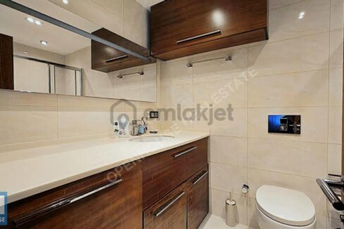 Göktürk İz Evler Sitesi'nde Ara Kat Çift Cephe 2+1 Satılık Daire