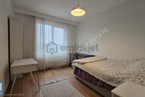 Göktürk İz Evler Sitesi'nde Ara Kat Çift Cephe 2+1 Satılık Daire