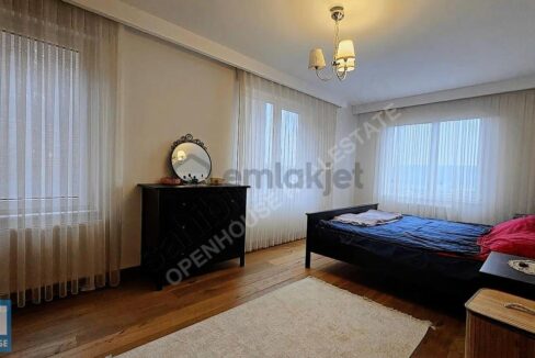 Göktürk İz Evler Sitesi'nde Ara Kat Çift Cephe 2+1 Satılık Daire