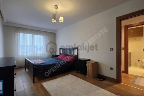 Göktürk İz Evler Sitesi'nde Ara Kat Çift Cephe 2+1 Satılık Daire