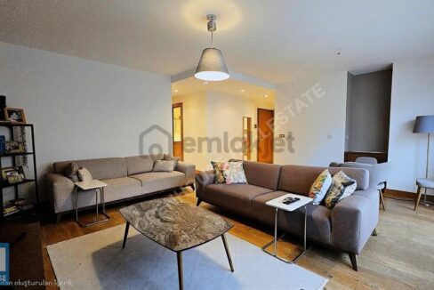 Göktürk İz Evler Sitesi'nde Ara Kat Çift Cephe 2+1 Satılık Daire