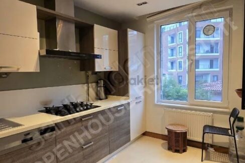 Göktürk İz Evler Sitesi'nde Ara Kat Çift Cephe 2+1 Satılık Daire