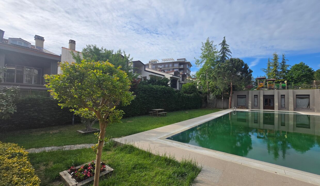Göktürk Saklıbahçe Sitesi'nde Önü Açık Ara Kat 4+1 Satılık Daire