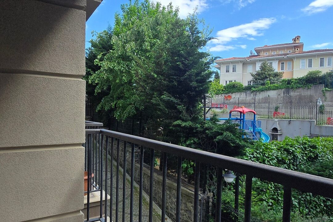 Göktürk Saklıbahçe Sitesi'nde Önü Açık Ara Kat 4+1 Satılık Daire