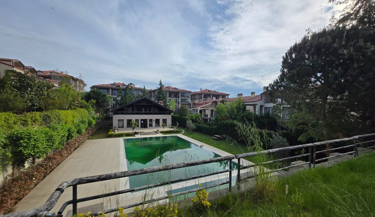 Göktürk Saklıbahçe Sitesi'nde Önü Açık Ara Kat 4+1 Satılık Daire