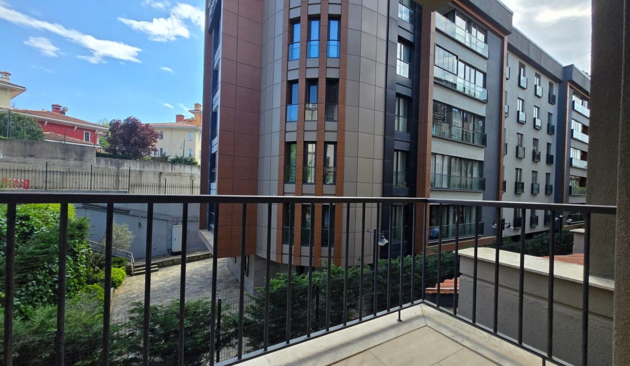 Göktürk Saklıbahçe Sitesi'nde Önü Açık Ara Kat 4+1 Satılık Daire