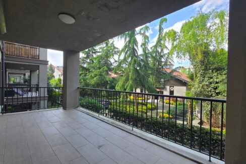 Göktürk Saklıbahçe Sitesi'nde Önü Açık Ara Kat 4+1 Satılık Daire gayrimenkul görseli