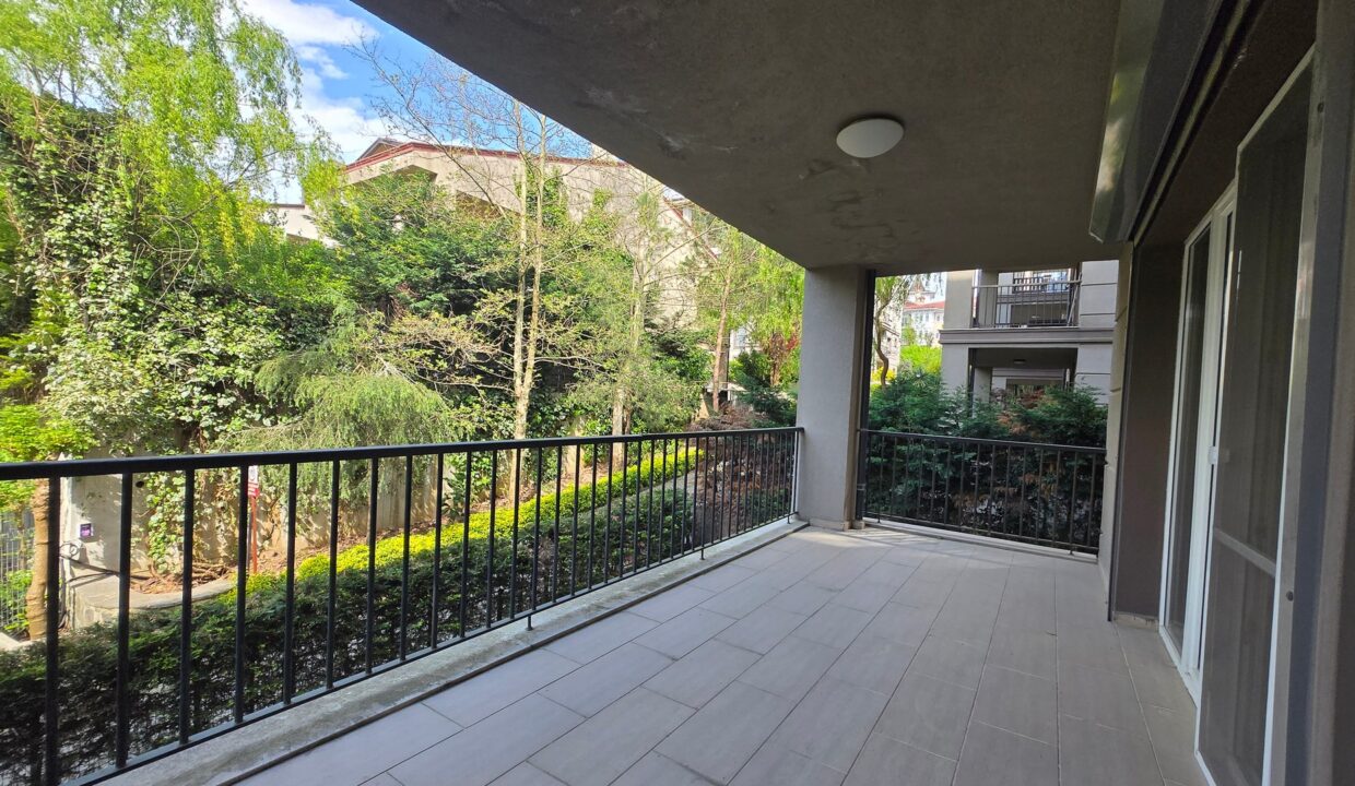 Göktürk Saklıbahçe Sitesi'nde Önü Açık Ara Kat 4+1 Satılık Daire