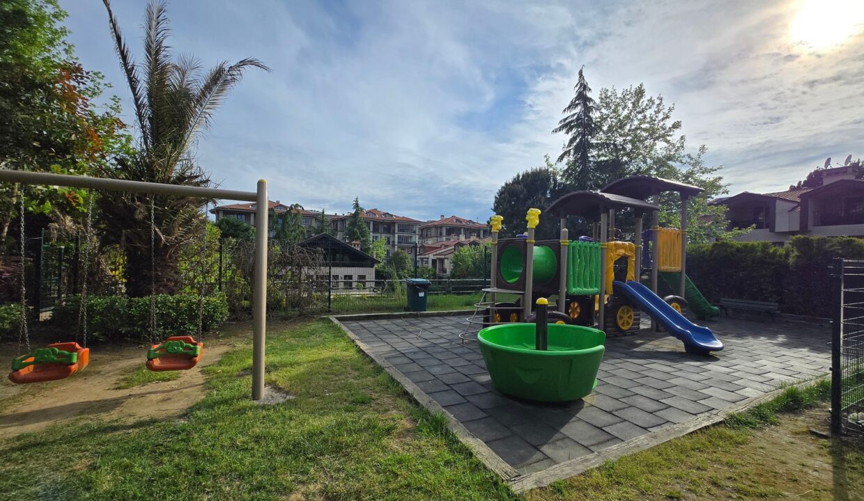 Göktürk Saklıbahçe Sitesi'nde Önü Açık Ara Kat 4+1 Satılık Daire