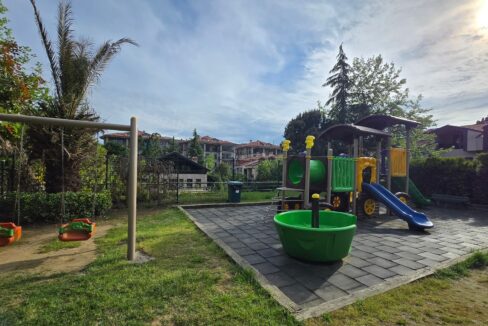 Göktürk Saklıbahçe Sitesi'nde Önü Açık Ara Kat 4+1 Satılık Daire
