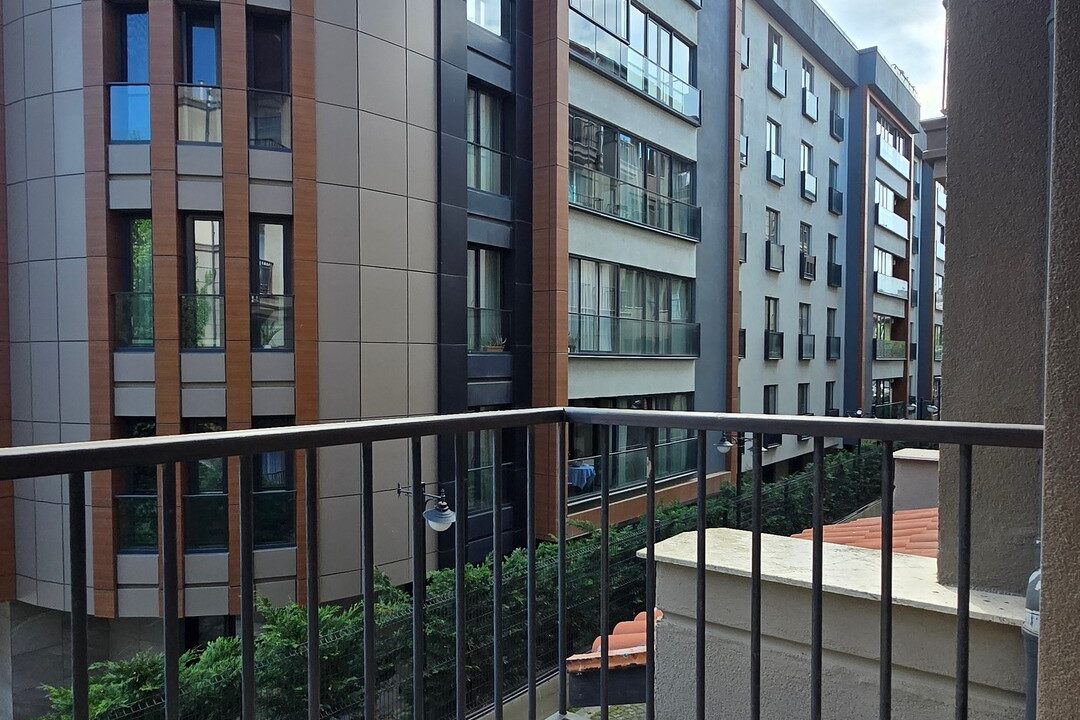 Göktürk Saklıbahçe Sitesi'nde Önü Açık Ara Kat 4+1 Satılık Daire