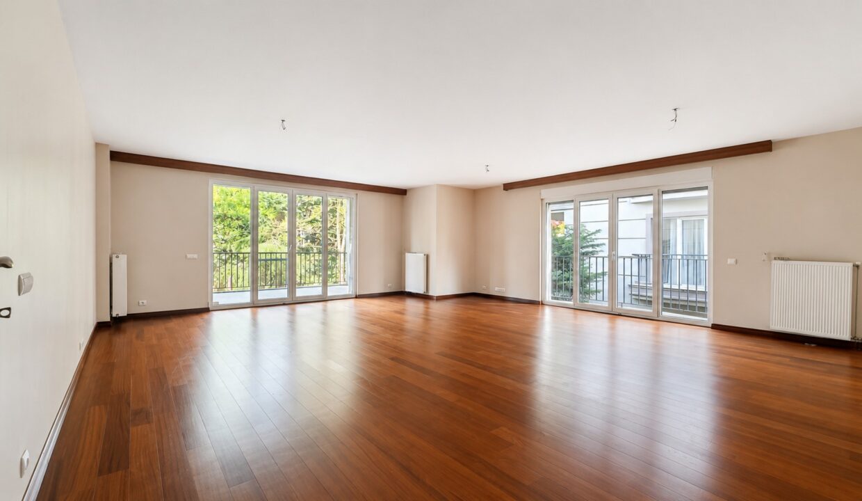Göktürk Saklıbahçe Sitesi'nde Önü Açık Ara Kat 4+1 Satılık Daire
