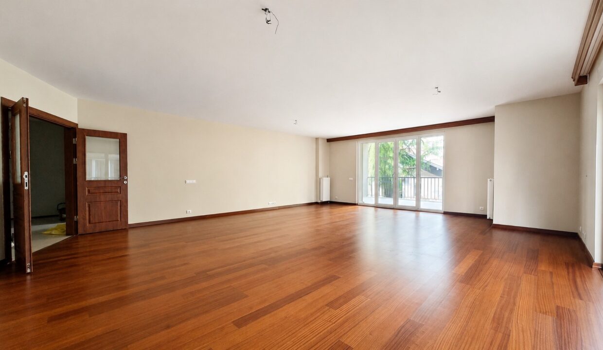 Göktürk Saklıbahçe Sitesi'nde Önü Açık Ara Kat 4+1 Satılık Daire