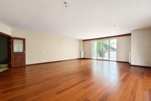 Göktürk Saklıbahçe Sitesi'nde Önü Açık Ara Kat 4+1 Satılık Daire