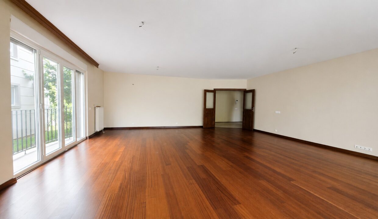 Göktürk Saklıbahçe Sitesi'nde Önü Açık Ara Kat 4+1 Satılık Daire