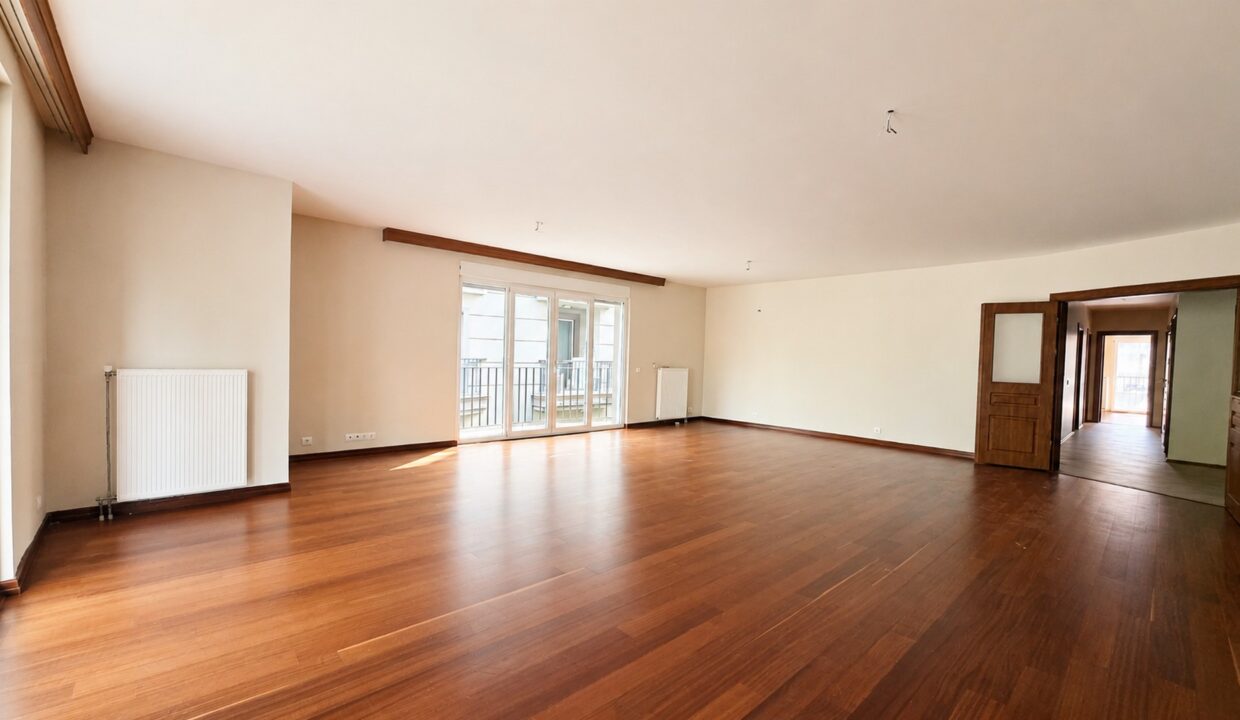 Göktürk Saklıbahçe Sitesi'nde Önü Açık Ara Kat 4+1 Satılık Daire