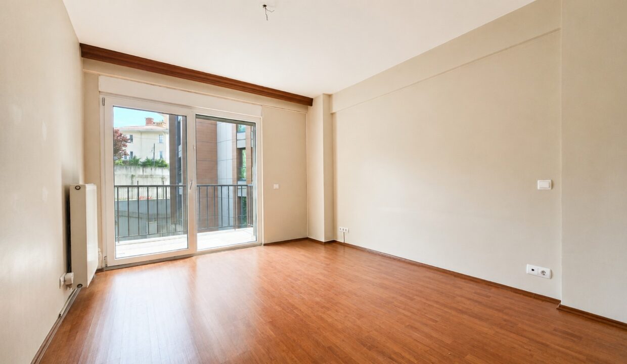 Göktürk Saklıbahçe Sitesi'nde Önü Açık Ara Kat 4+1 Satılık Daire