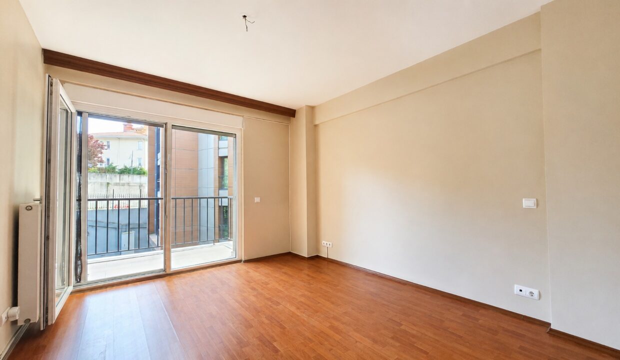 Göktürk Saklıbahçe Sitesi'nde Önü Açık Ara Kat 4+1 Satılık Daire