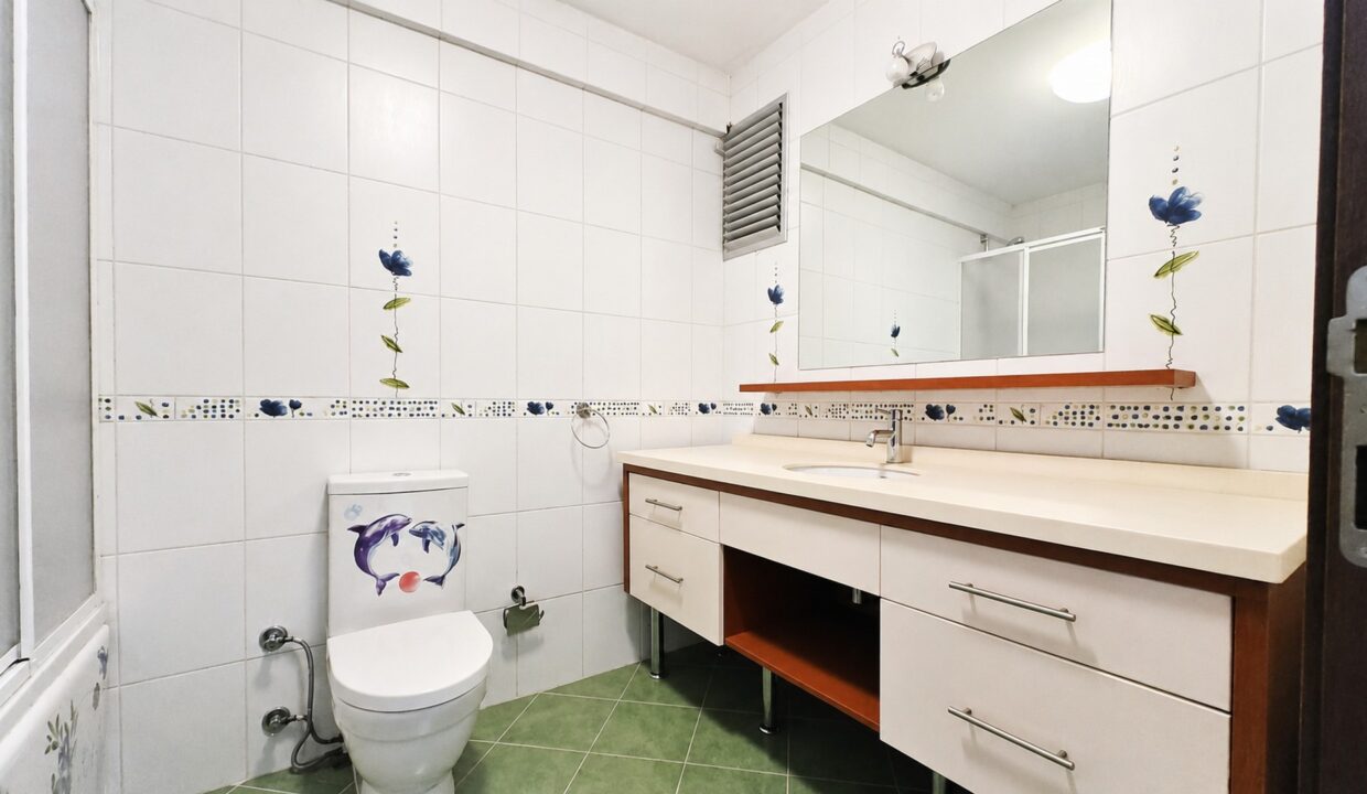 Göktürk Saklıbahçe Sitesi'nde Önü Açık Ara Kat 4+1 Satılık Daire