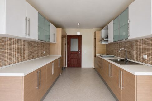 Göktürk Saklıbahçe Sitesi'nde Önü Açık Ara Kat 4+1 Satılık Daire