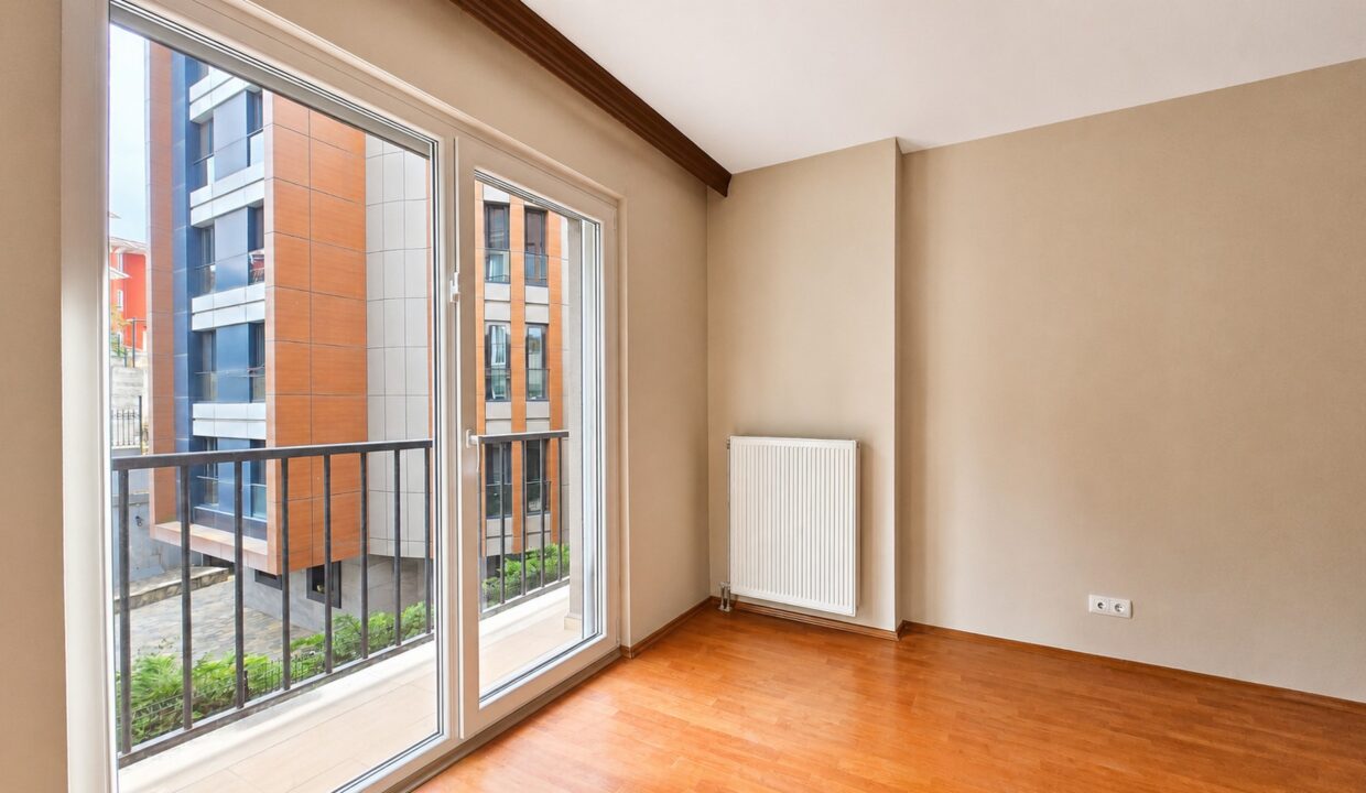 Göktürk Saklıbahçe Sitesi'nde Önü Açık Ara Kat 4+1 Satılık Daire