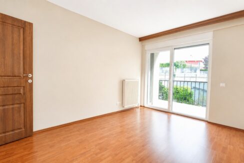 Göktürk Saklıbahçe Sitesi'nde Önü Açık Ara Kat 4+1 Satılık Daire