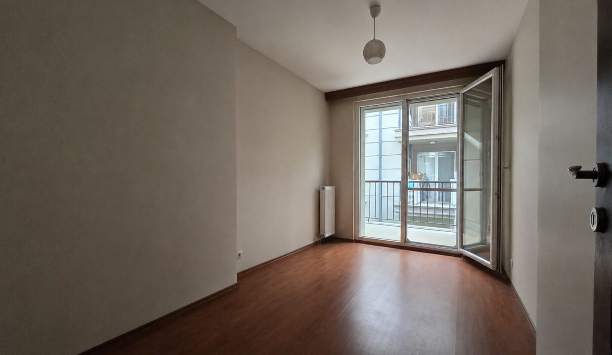 Göktürk Saklıbahçe Sitesi'nde Önü Açık Ara Kat 4+1 Satılık Daire