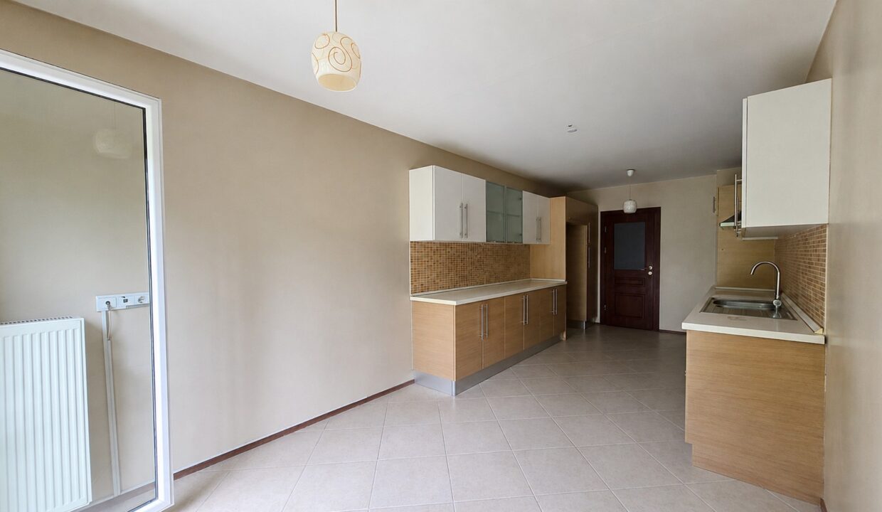 Göktürk Saklıbahçe Sitesi'nde Önü Açık Ara Kat 4+1 Satılık Daire
