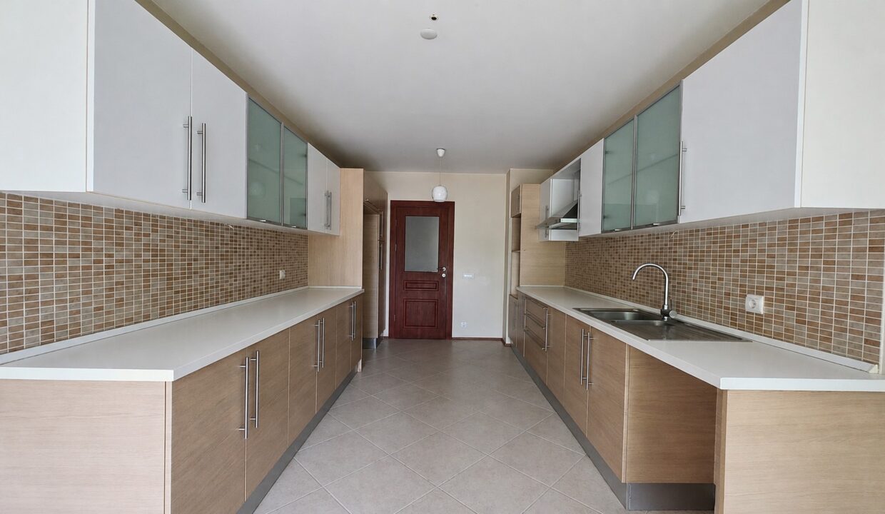 Göktürk Saklıbahçe Sitesi'nde Önü Açık Ara Kat 4+1 Satılık Daire