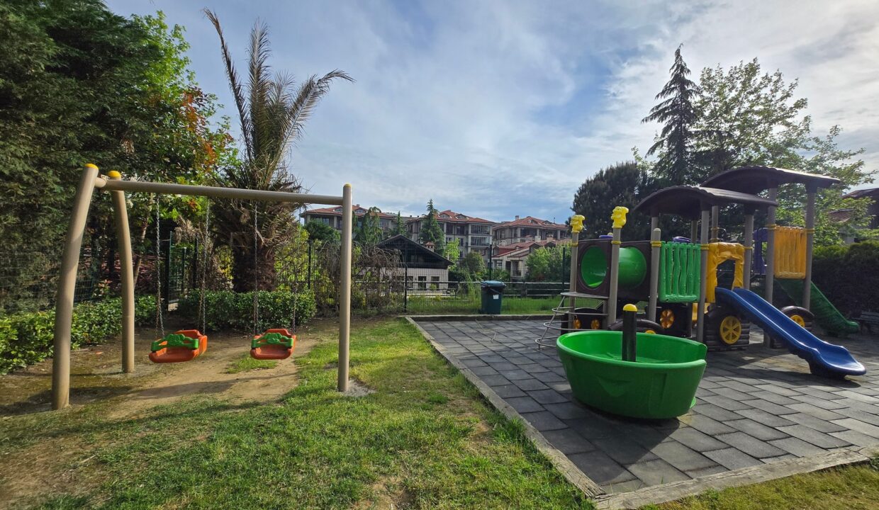 Göktürk Saklıbahçe Sitesi'nde Önü Açık Ara Kat 4+1 Satılık Daire