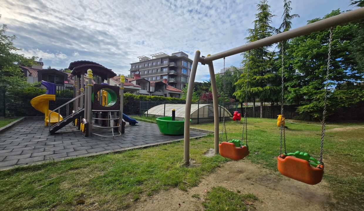 Göktürk Saklıbahçe Sitesi'nde Önü Açık Ara Kat 4+1 Satılık Daire